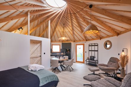 Unique yurt in Vielsalm: romantic getaway with garden, terrace, and bicycle storage