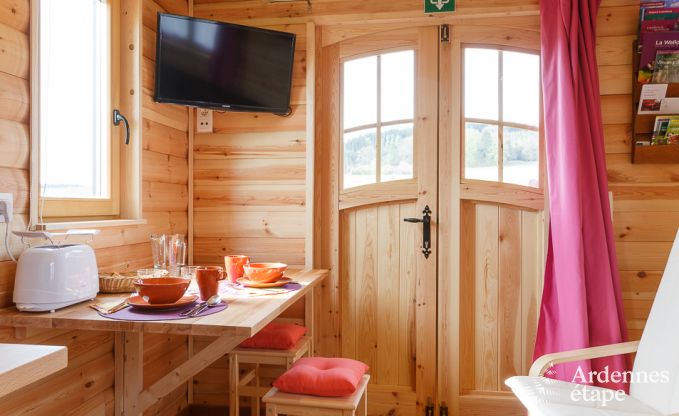 Cosy caravan with jacuzzi to rent for an exotic holiday in Vielsalm