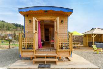 Cosy caravan with jacuzzi to rent for an exotic holiday in Vielsalm