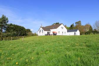 Quietly located holiday home with modern comfort for 17 people in Vielsalm