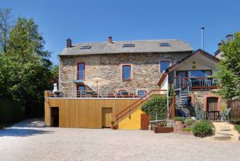 Spacious holiday home 21 persons, 7 bedrooms, child-friendly, garden, near Vielsalm in the Ardennes