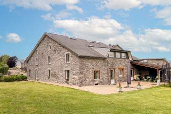 Holiday home for nine people with sauna and gym near Vielsalm.