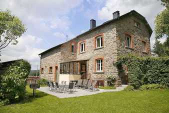 Holiday home in Vielsalm for 12 with garden and wellness, Ardennes