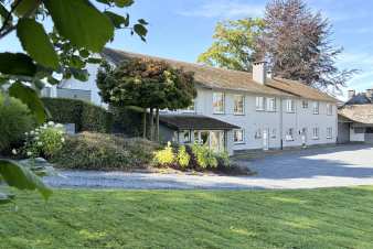 Large luxury holiday villa with sauna for 26 pers. in Vielsalm, dogs allowed