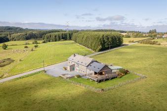 Superb holiday villa with swimming pool to rent in Vielsalm