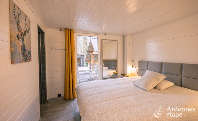 Unforgettable stay in Viroinval: Fully-equipped chalet in the Ardennes for 4 people with sauna and Nordic bath