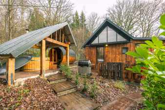 Cozy chalet for 4 people in Viroinval in the Ardennes: relaxation and nature guaranteed