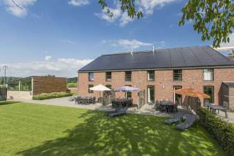 Holiday cottage with garden for 12 pers. to rent in Voeren, dogs allowed