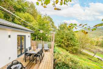 Holiday home in Vresse-sur-Semois: modern comfort, view of the Semois, ideal for a family in the Ardennes