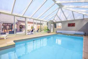 Modern cottage with indoor pool to rent for a group stay in Waimes