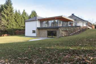 4-star holiday cottage for 14 persons with sauna and jacuzzi in Waimes