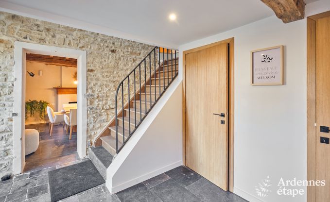 Charming village house for 10 people in Yvoir: hot tub, fireplace, large private garden