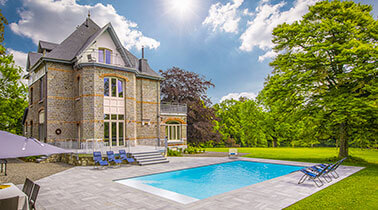                                                                                Dive in the  outdoorpool                                                 